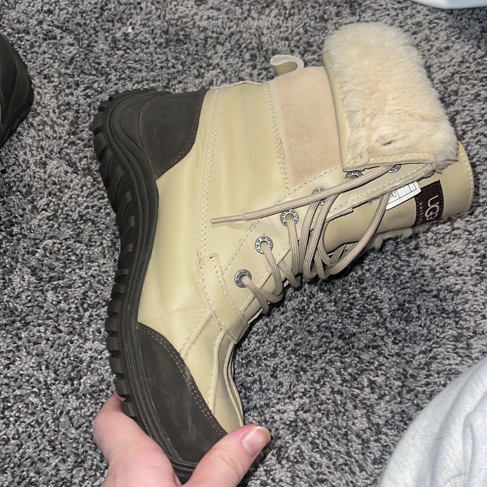 Ugg Women's Adirondack Snow Boot, Size 8, cream and black, insulated and line - Picture 2 of 11